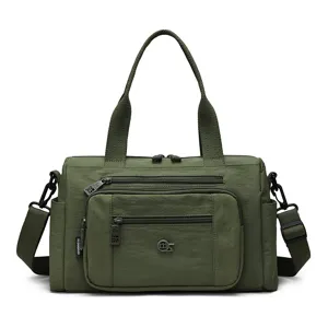 Pratica borsa a tracolla in nylon verde da donna, elegante modello casual multitasche.