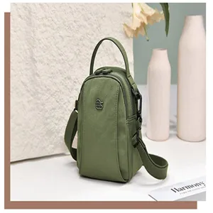 Green nylon crossbody bag detail, casual multi-layer design, versatile daily shoulder accessory.