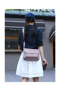 Casual large capacity crossbody shoulder bag for women, simple commuter daily bag.