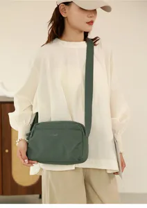 Borsa a tracolla in tessuto verde casual da donna, borsa giornaliera leggera ed elegante.