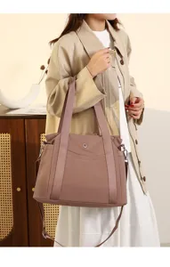 Large capacity women's oxford cloth shoulder tote bag, stylish commuting crossbody bag for use.