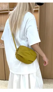 Trendy women's solid color casual crossbody shoulder bag, minimalist mini crescent daily use.