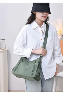 Close-up detail of the green nylon shoulder bag worn by the model, casual and stylish.
