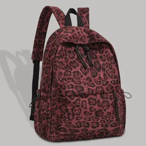 Stilvoller burgunderroter Leopardenmuster-Rucksack für Damen, geräumige Reisetasche.