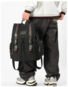 Modischer grosser Canvas Laptop Rucksack mit braunen Lederriemen für Reisen und Schule.