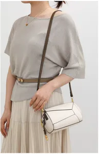 Elegante weiße geometrische Umhängetasche aus Leder, stilvolle Zylindertasche für Damen.