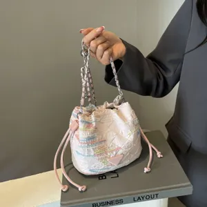 Summer new fashion casual bucket bag with chain strap and stylish pink design for women.