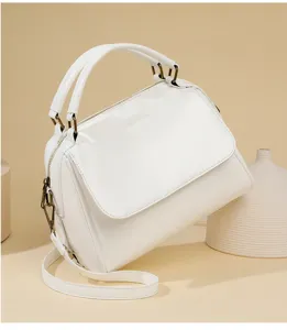Borsa a tracolla da donna in pelle PU bianca, elegante e versatile per uso quotidiano.