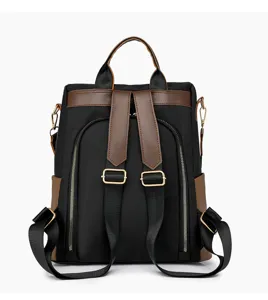 Detailansicht des multifunktionalen Damenrucksacks mit Kontrastfarbe und Metallreißverschlüssen.
