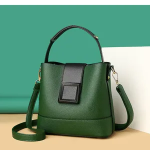 Sac seau vert chic avec poignee noire, sac a bandouliere spacieux et elegant.