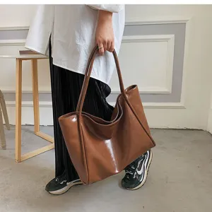 Große weiche Ledertasche, lässige Umhängetasche für den täglichen Weg zur Arbeit und Schule.