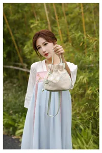 New Chinese style embroidered bucket bag, casual commuter handbag, elegant retro shoulder bag.
