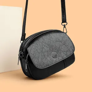 Elegante borsa a tracolla mini da donna, borsa in pelle nera alla moda con patta chic.