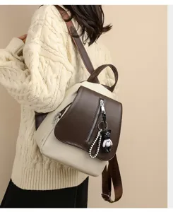 Stylischer Damen Kontrastfarben Rucksack mit süßem Bär Anhänger, lässige Freizeittasche für Alltag.