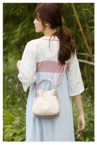 New Chinese style embroidered shoulder bag with elegant floral design and vintage commuter look.