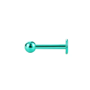 Grünes Labret Piercing Detailaufnahme, Edelstahl Knorpel Ohrring Körperschmuck Stück.
