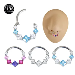 Anello per setto nasale in titanio F136 con zirconi cubici quadrati multicolore lucidi.