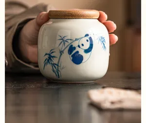 Boîte à thé en céramique avec motif panda peint à la main et bambou, couvercle en bois.