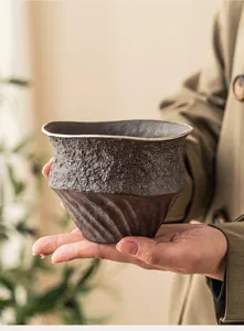 Ciotola da tè in ceramica grezza fatta a mano con bordo argentato, jianshui rustico per tè.