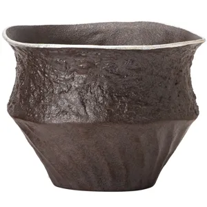 Tazza per scarti di tè in ceramica rustica con bordo argentato per cerimonia del tè.