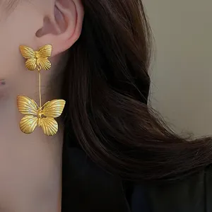 Χρυσά σκουλαρίκια με διπλή πεταλούδα φούντα vintage μεταλλικό στυλ statement κοσμήματα γυναικεία