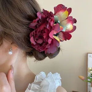 Pinza de pelo con flor de rosa roja para mujer, elegante horquilla burdeos para peinados románticos.