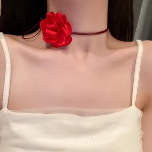 Collier ras de cou exquis en tissu rose rouge pour femmes élégante chaîne clavicule