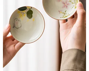 Plato de fruta de accesorio de té de cerámica pintado a mano con delicado diseño de conejo.