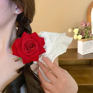 Pinza para el pelo de rosa roja dulce elegante accesorio para el pelo de mujer pinza floral