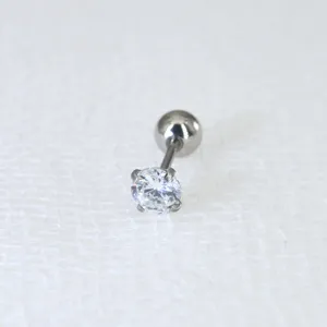 Minimalistischer Ohrstecker aus Edelstahl mit Zirkonia und 3-Krappen-Fassung Piercing