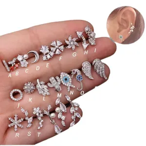 Zirkonia Ohrstecker Set mit verschiedenen kreativen Designs wie Blumen, Flügeln und Tieren.