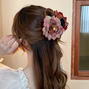 Detail view of a vintage rose flower hair claw clip, elegant floral design for women hair styling.