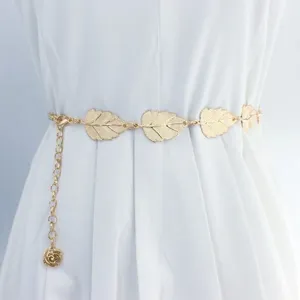 Chaîne de taille en métal doré à feuilles pour femmes, bijou de corps élégant pour robe.