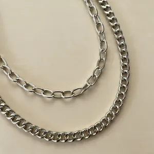 Mehrschichtige silberne Metallkette, coole Hip-Hop-Hosenkette, vielseitiges Accessoire.