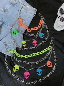 Chaîne de pantalon punk multicouche avec chaînes fluorescentes et pendentifs extraterrestres.