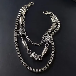 Chaîne de pantalon multicouche punk avec crâne et pendentif balle pour la mode streetwear.