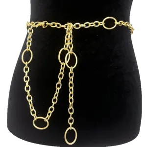 Goldene Metall-Taillenkette mit ineinandergreifenden Ovalringen und feinen Gliedern.
