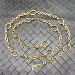 Modische goldene Metall Taillenkette für Damen, Hip-Hop Körperkette Schmuck Zubehör.