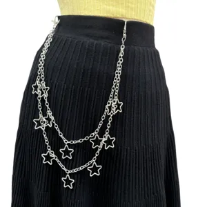 Punk Metall Sternen Kette Detailaufnahme, stylisches mehrlagiges Taillenaccessoire.
