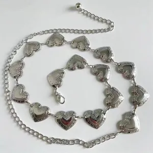 Zilveren metalen hart taille ketting detail, verstelbare lichaamsketting, sexy accessoire.