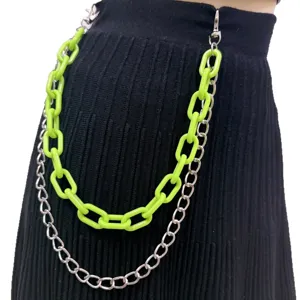 Detailansicht der doppelreihigen Hüftkette im Hip-Hop-Stil mit Neongrün Acryl und Silbermetall.