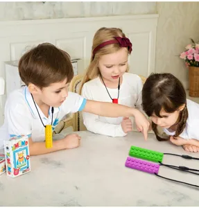 Silikon Baustein Beissring Halskette fuer Kleinkinder sensorisches Kauspielzeug neu