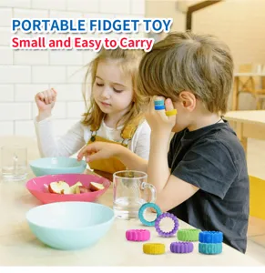 Φoρητά δαχτυλίδια σιλικόνης fidget με ανάγλυφη αισθητηριακή σχεδίαση για χαλάρωση.