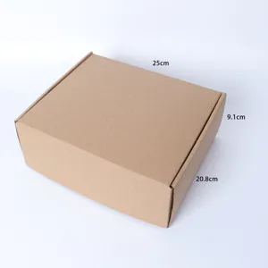 Boite d'emballage en papier kraft pour ensemble de repas bebe, design ecologique et solide.