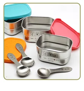 Set de fiambrera de acero inoxidable con tapas herméticas y cucharas para alimentos.