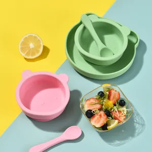Ensemble de vaisselle pour bébé en silicone avec oreilles d'ours, assiette et bol.