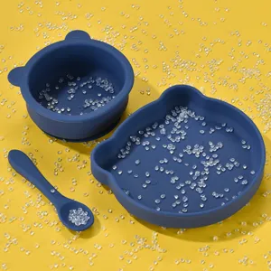 Ensemble de vaisselle bébé en silicone avec bol assiette et cuillère ours pour repas.