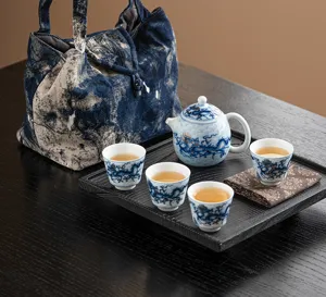 Exquisites Blau-Weiß-Porzellan Kung-Fu Tee-Set mit Drachenmuster, tragbares Reise-Tee-Set.