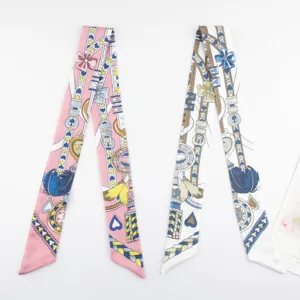 Elegantes langes Seidentuch mit Ketten und Federn Druck fur Haare oder Handtasche.