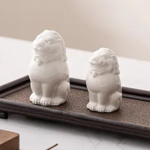 Tradizionale Leone Cinese in Ceramica Bianca Ornamento Tea Pet Accessorio Set da Tè Gongfu Porta Coperchio Teiera Decorazione Zen
